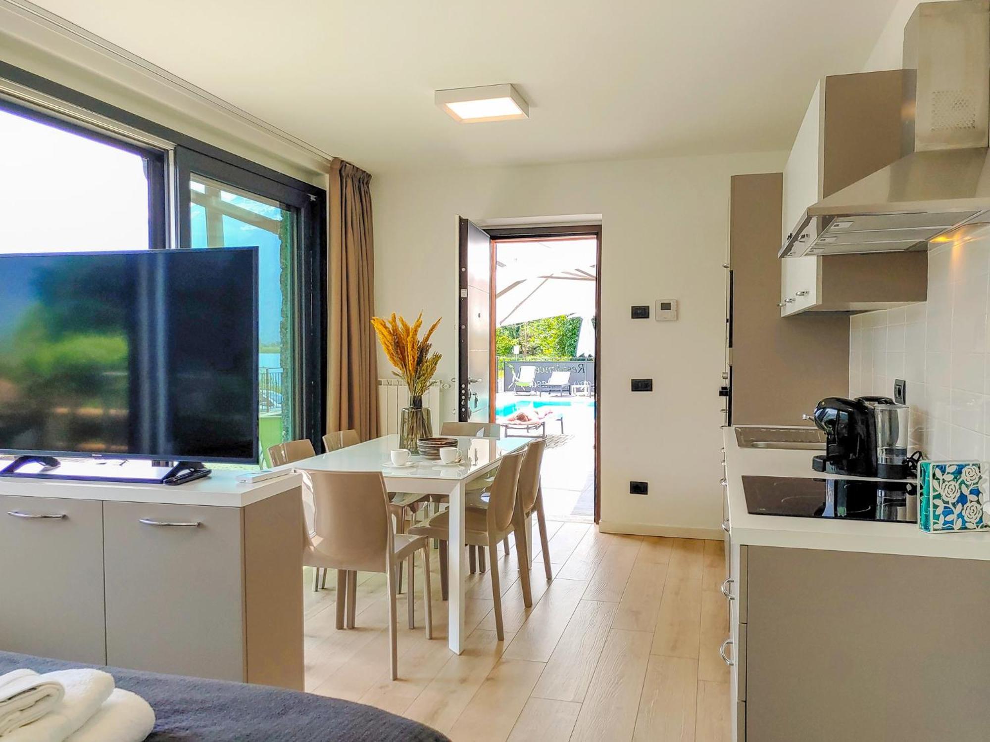 Dascio Emotion Ferienwohnung Mit Terrasse Am See Eksteriør billede